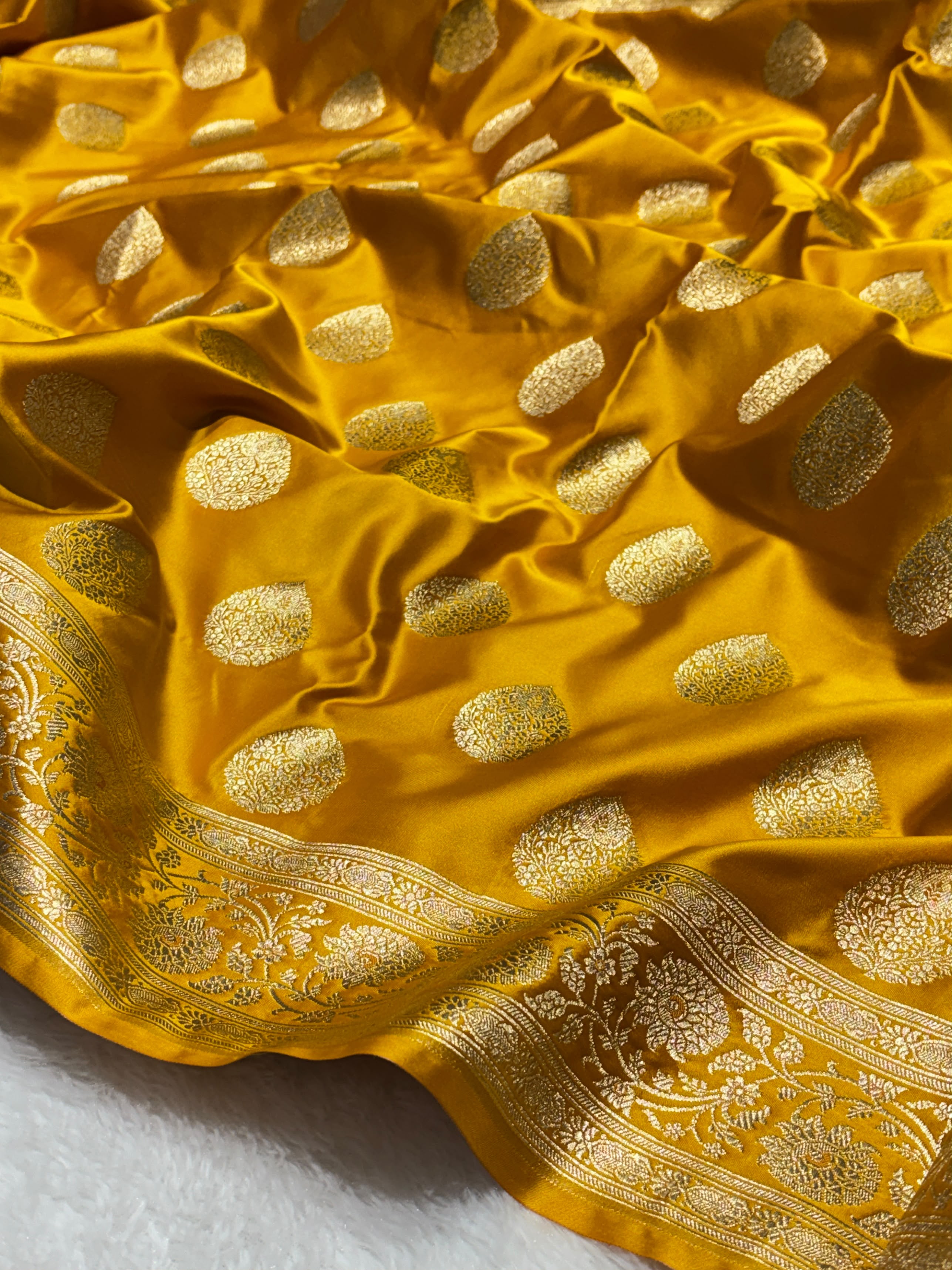 Banarasi Handloom Woven Mashru Silk Saree With Beautiful Biota Work & Golden Zari