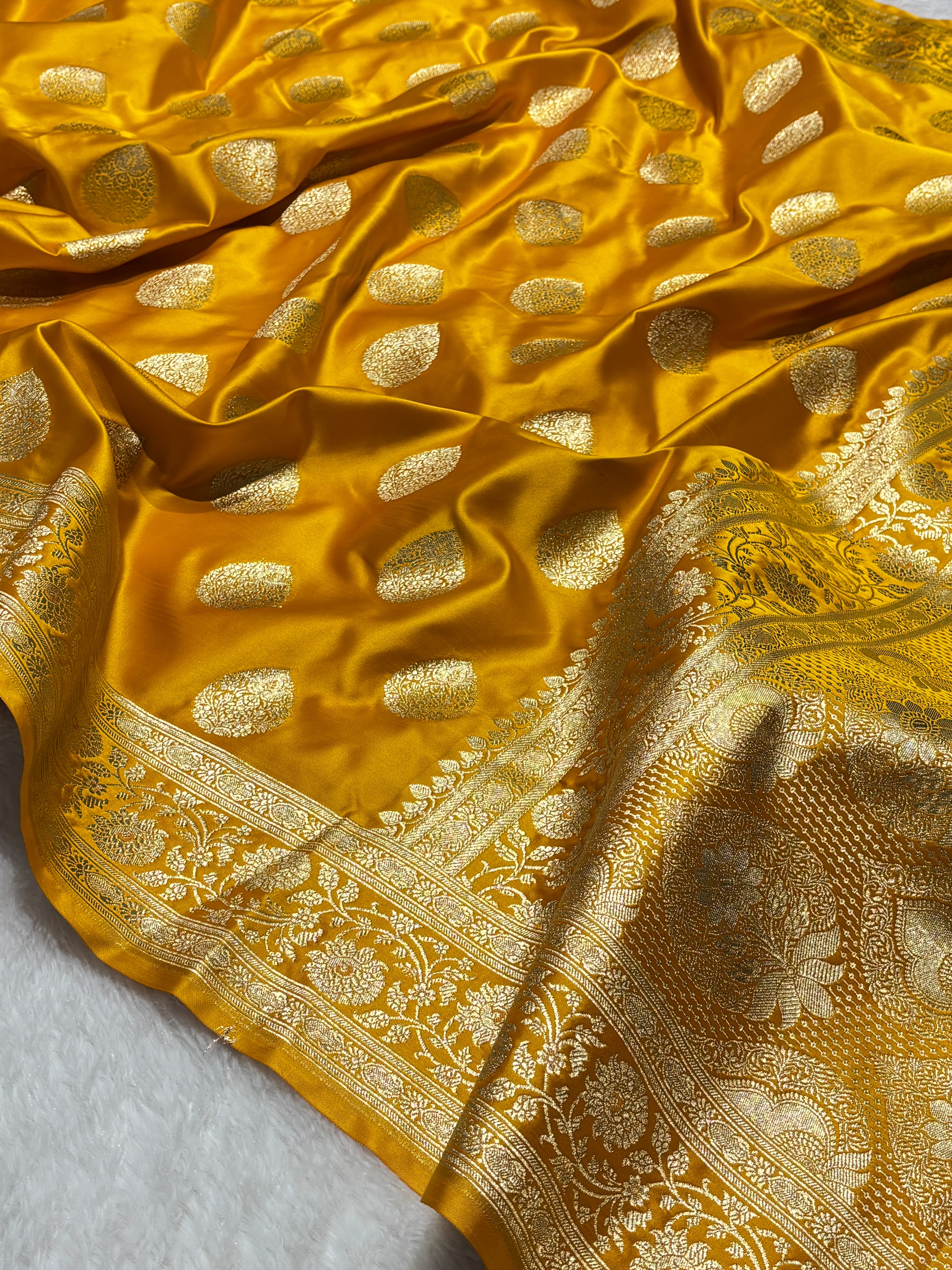 Banarasi Handloom Woven Mashru Silk Saree With Beautiful Biota Work & Golden Zari