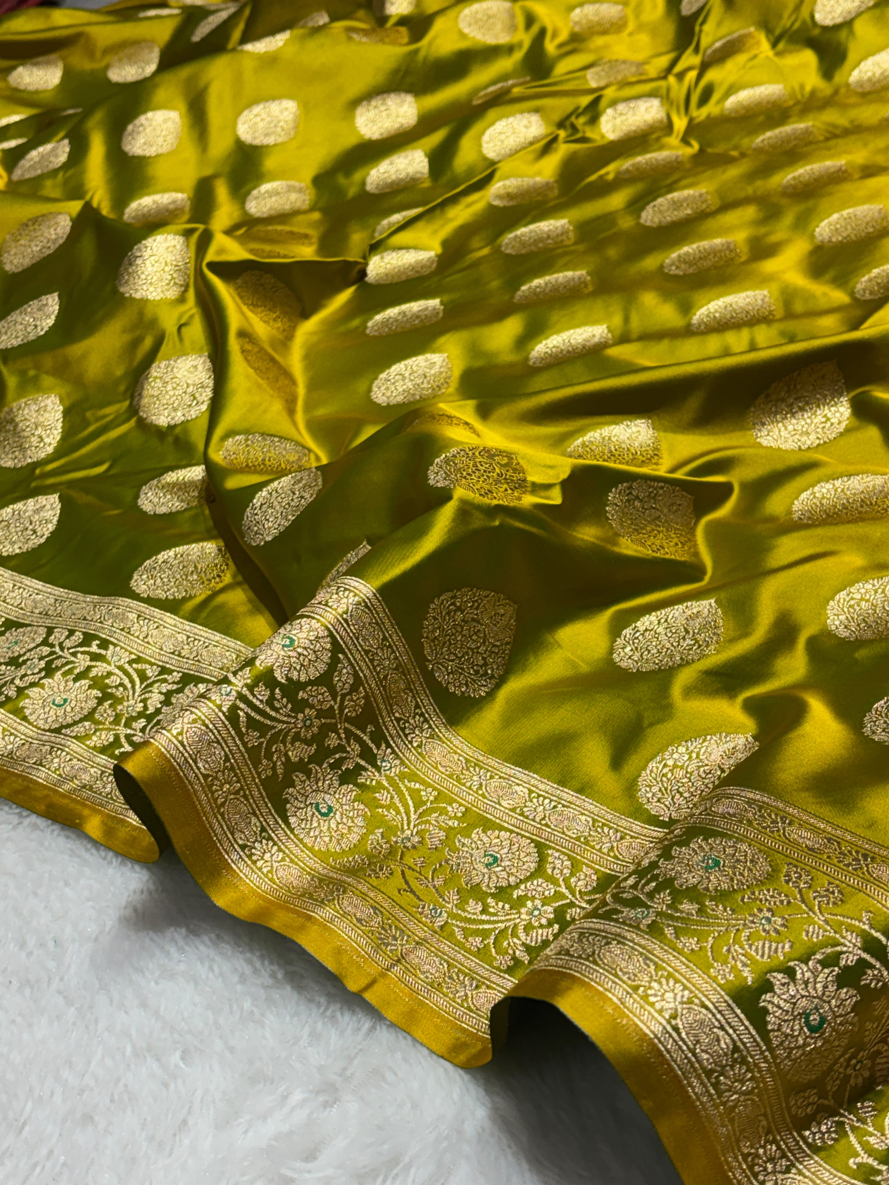 Banarasi Handloom Woven Mashru Silk Saree With Beautiful Biota Work & Golden Zari