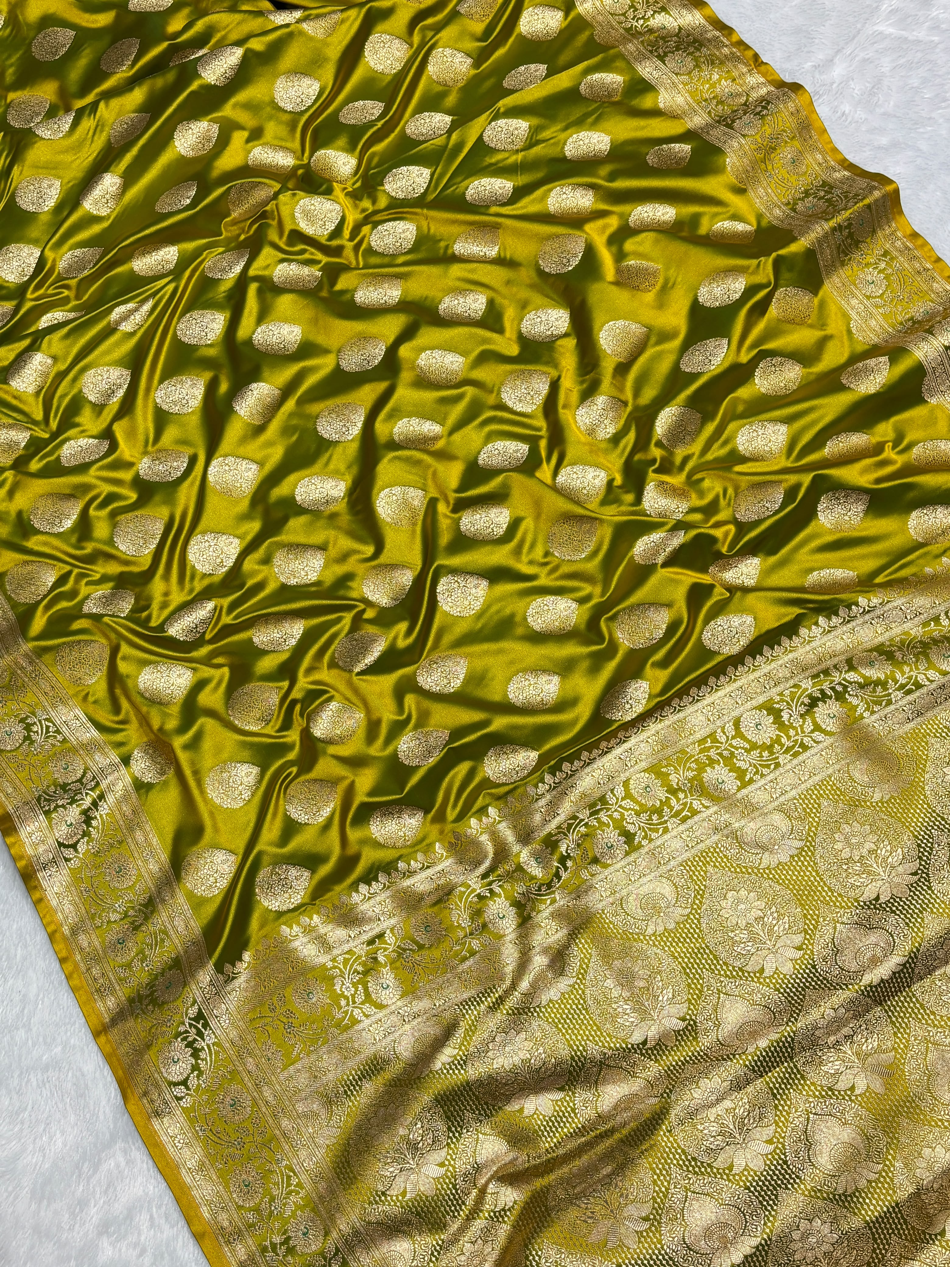 Banarasi Handloom Woven Mashru Silk Saree With Beautiful Biota Work & Golden Zari