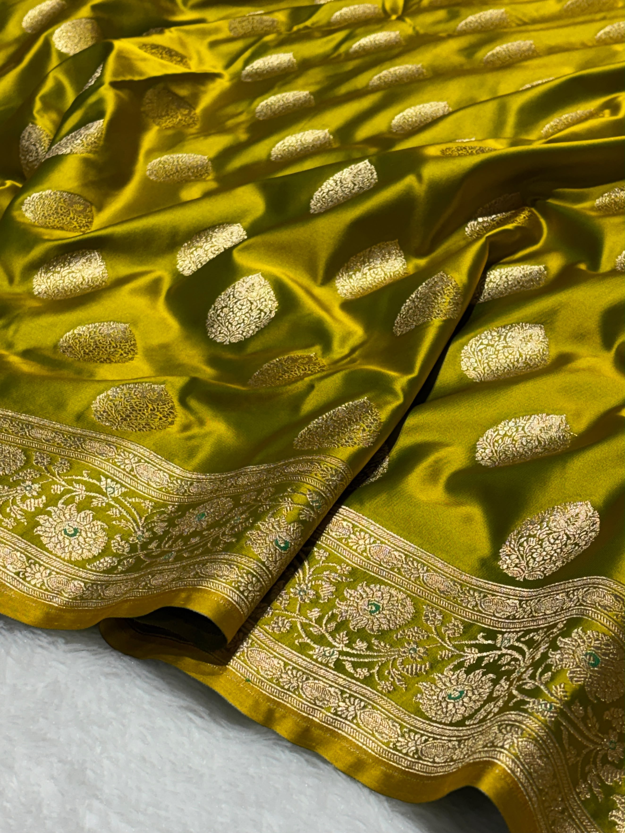 Banarasi Handloom Woven Mashru Silk Saree With Beautiful Biota Work & Golden Zari