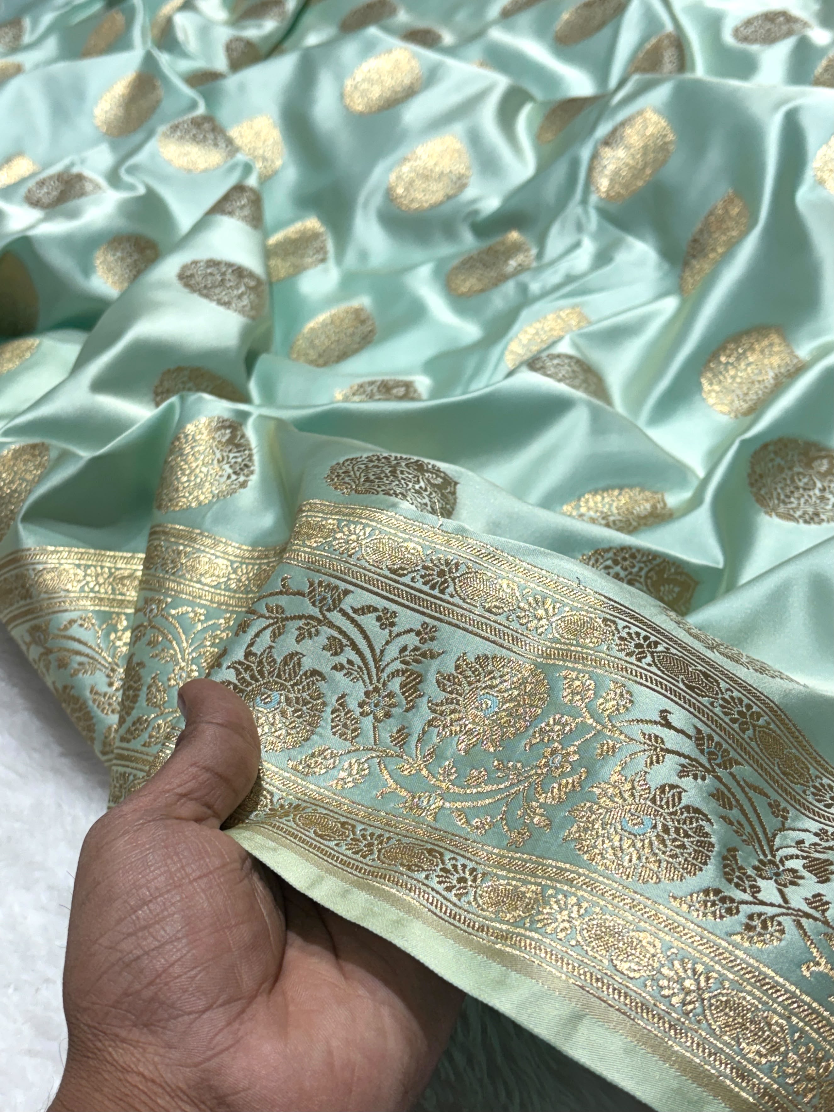 Banarasi Handloom Woven Mashru Silk Saree With Beautiful Biota Work & Golden Zari