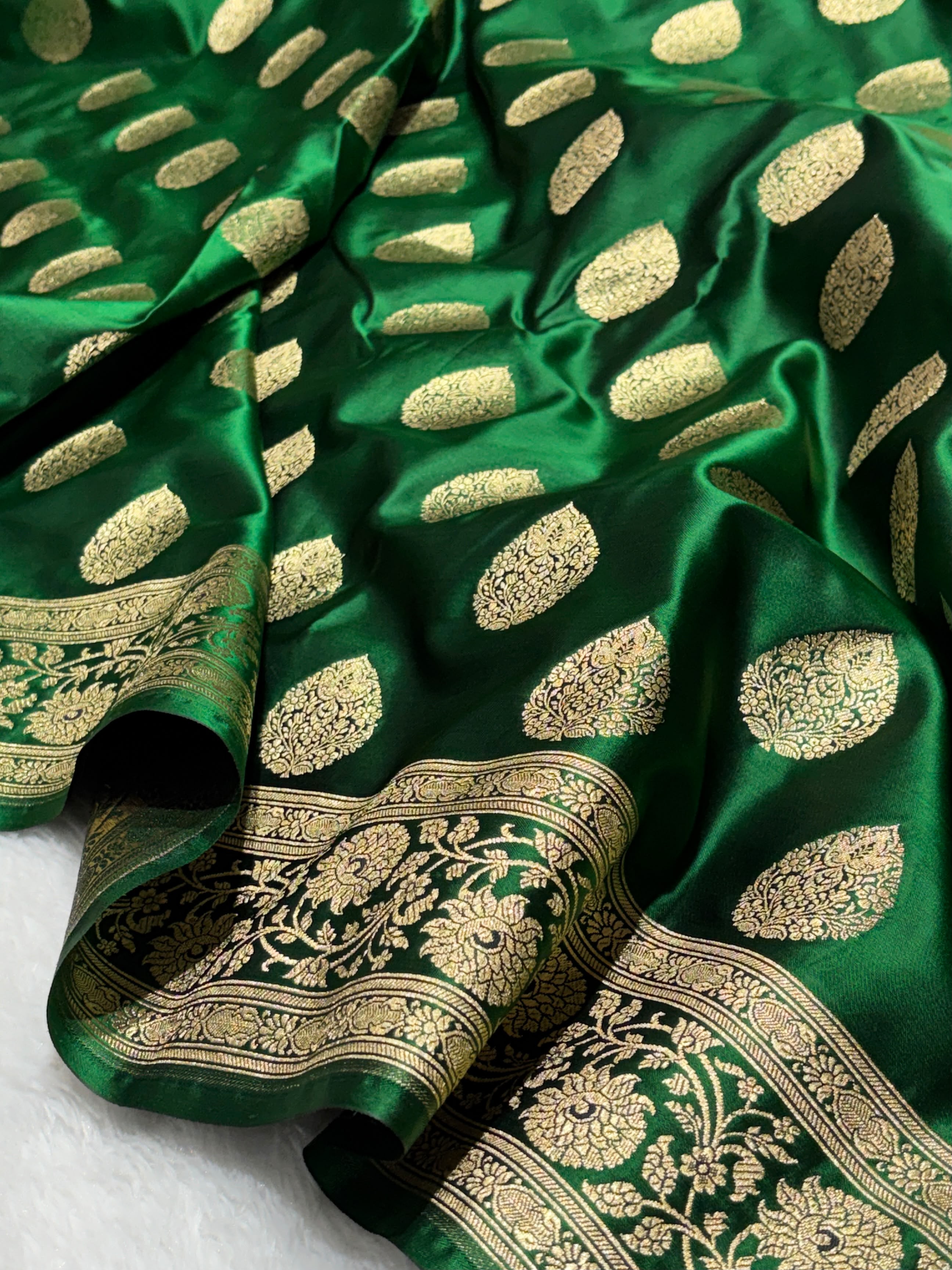 Banarasi Handloom Woven Mashru Silk Saree With Beautiful Biota Work & Golden Zari