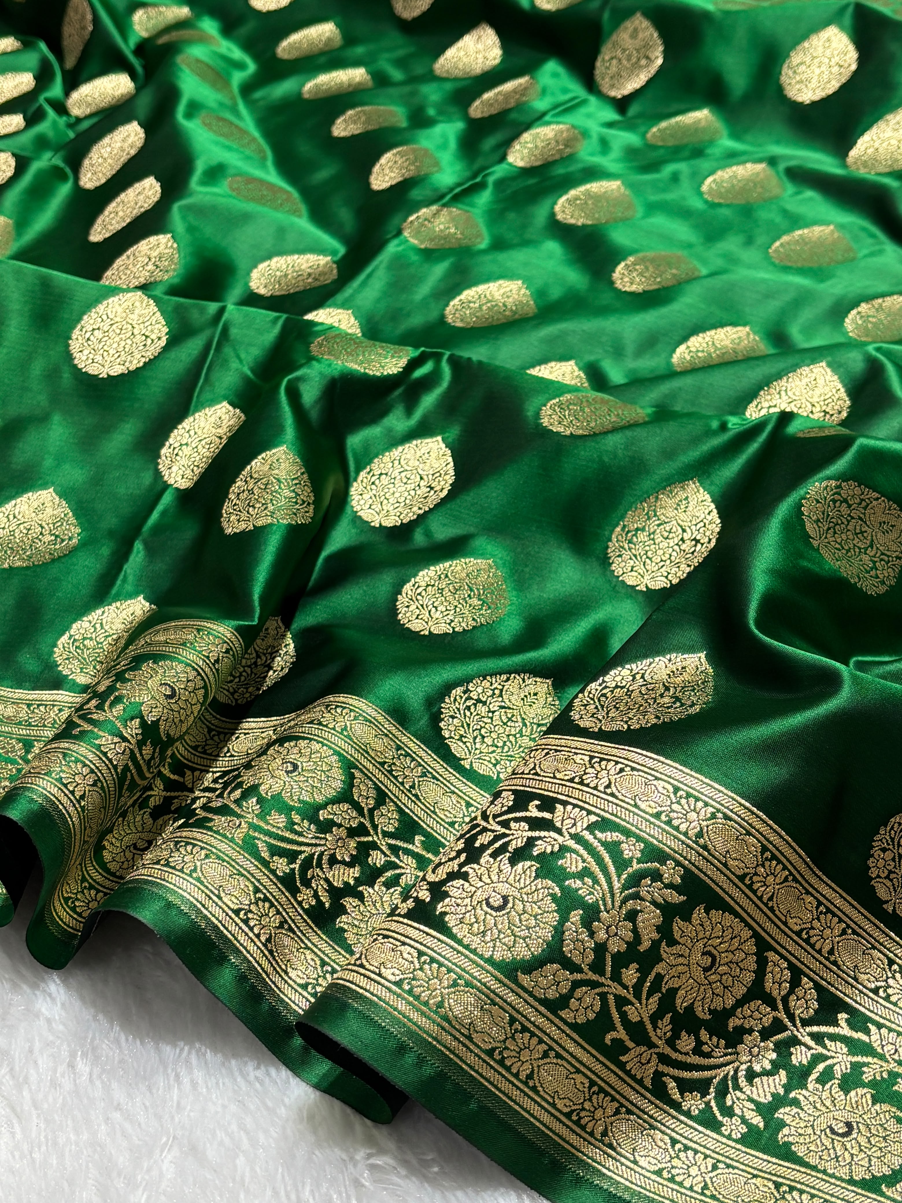 Banarasi Handloom Woven Mashru Silk Saree With Beautiful Biota Work & Golden Zari