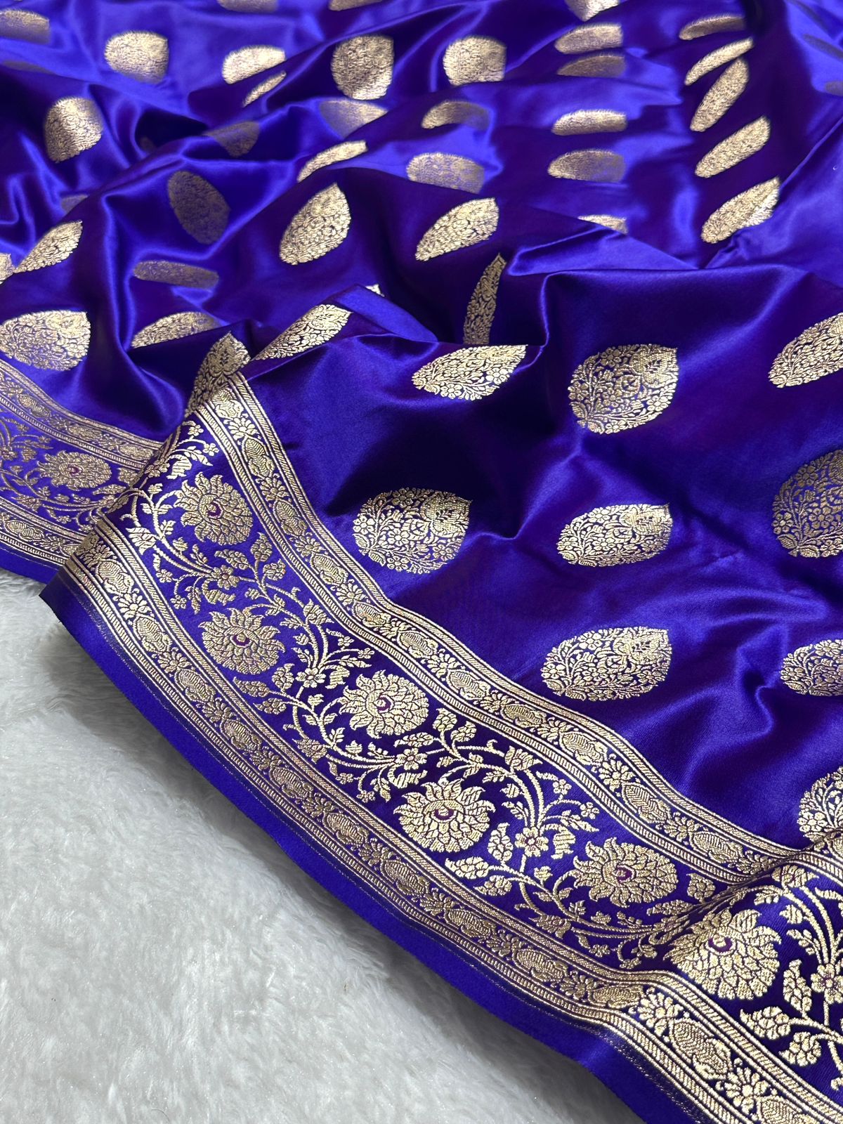 Banarasi Handloom Woven Mashru Silk Saree With Beautiful Biota Work & Golden Zari