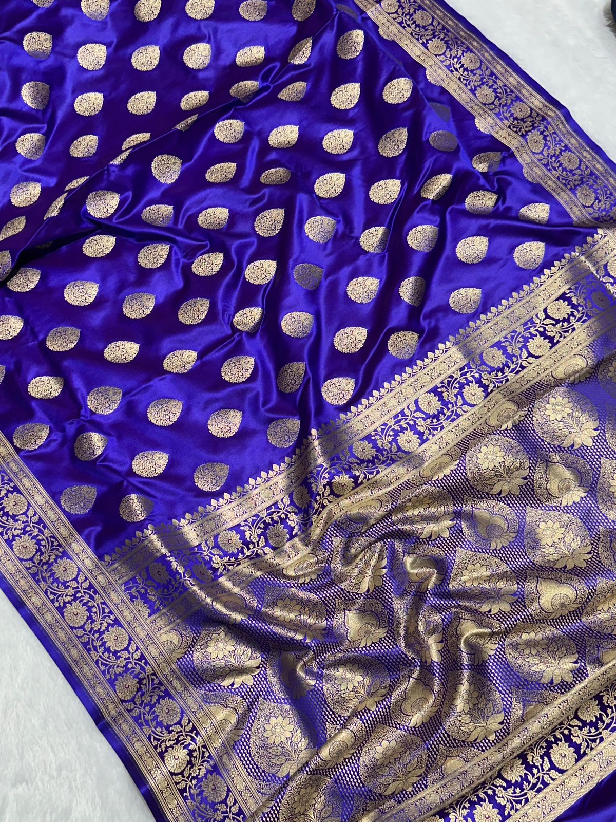 Banarasi Handloom Woven Mashru Silk Saree With Beautiful Biota Work & Golden Zari