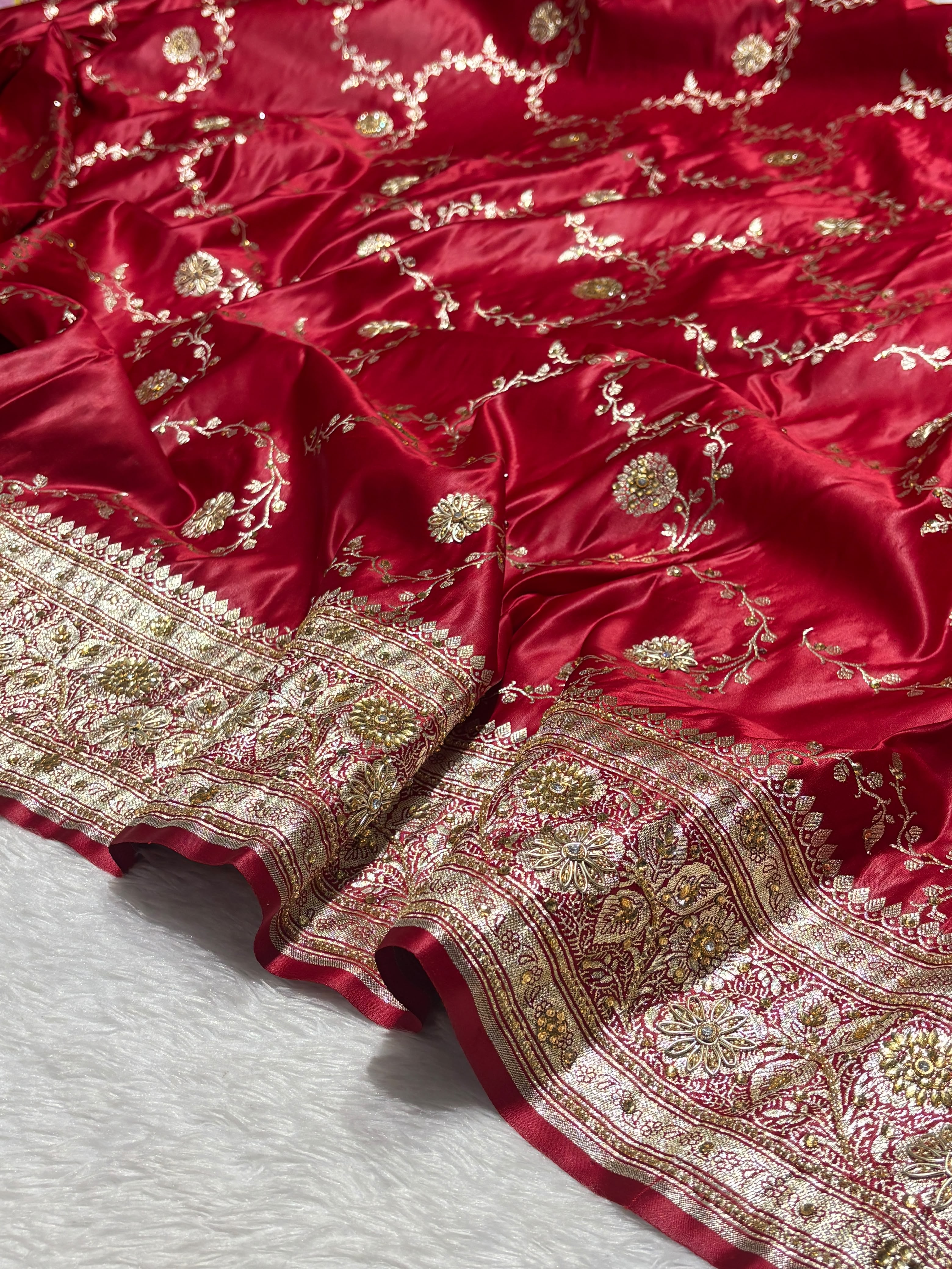Beautiful Banarasi Handloom Mashru Silk Dardozi Handwork Bridal Wear Saree
