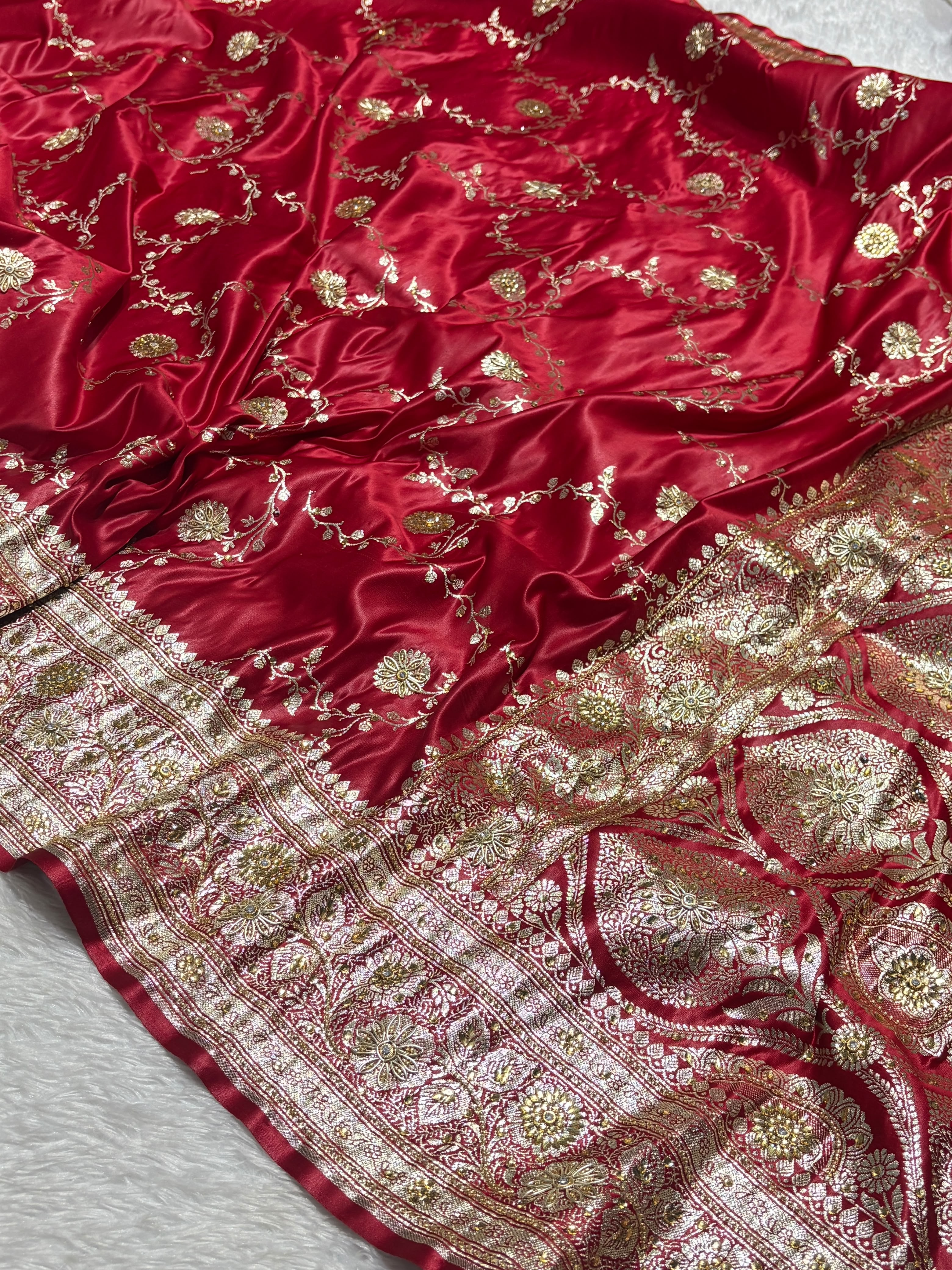 Beautiful Banarasi Handloom Mashru Silk Dardozi Handwork Bridal Wear Saree