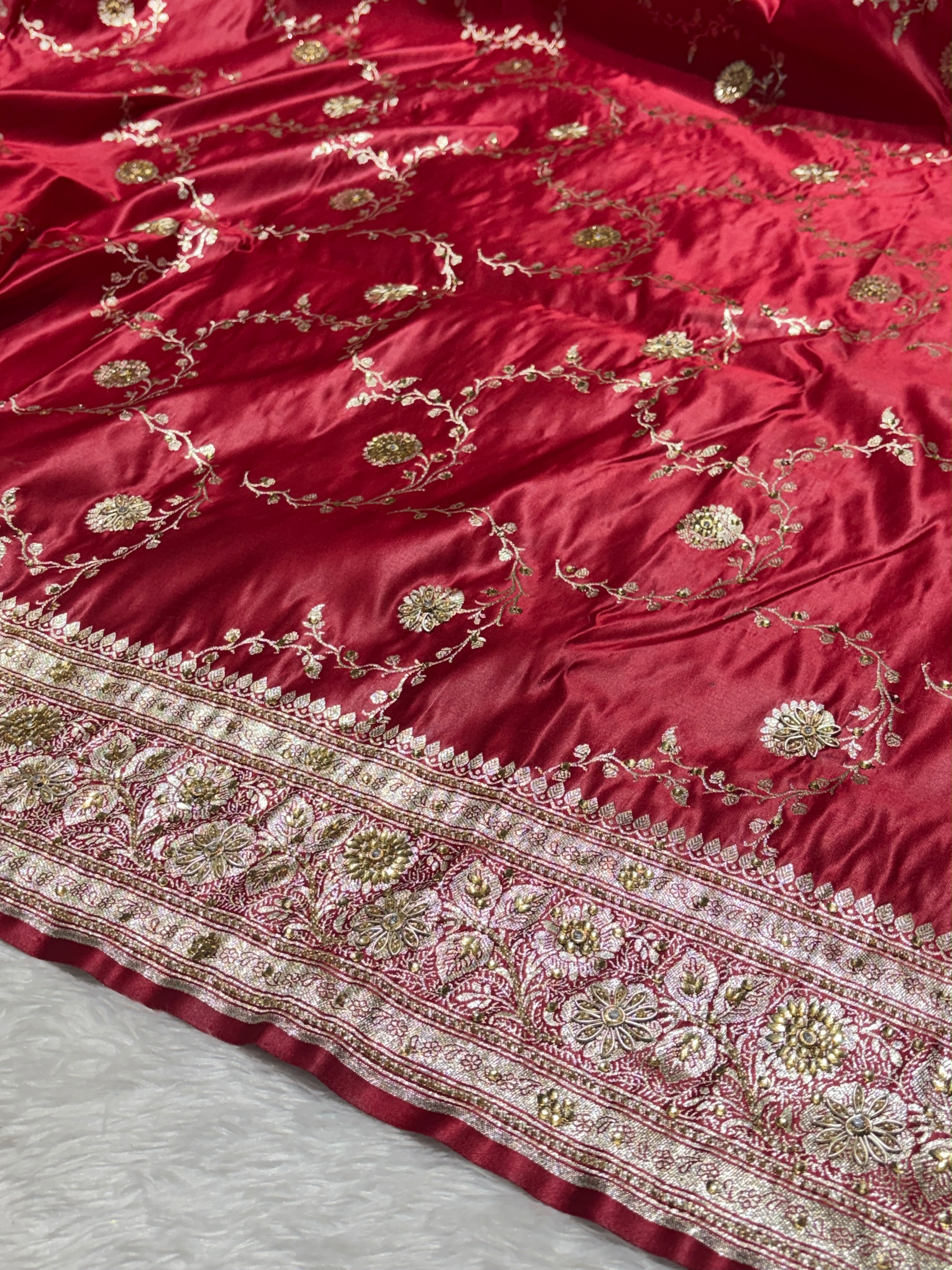 Beautiful Banarasi Handloom Mashru Silk Dardozi Handwork Bridal Wear Saree