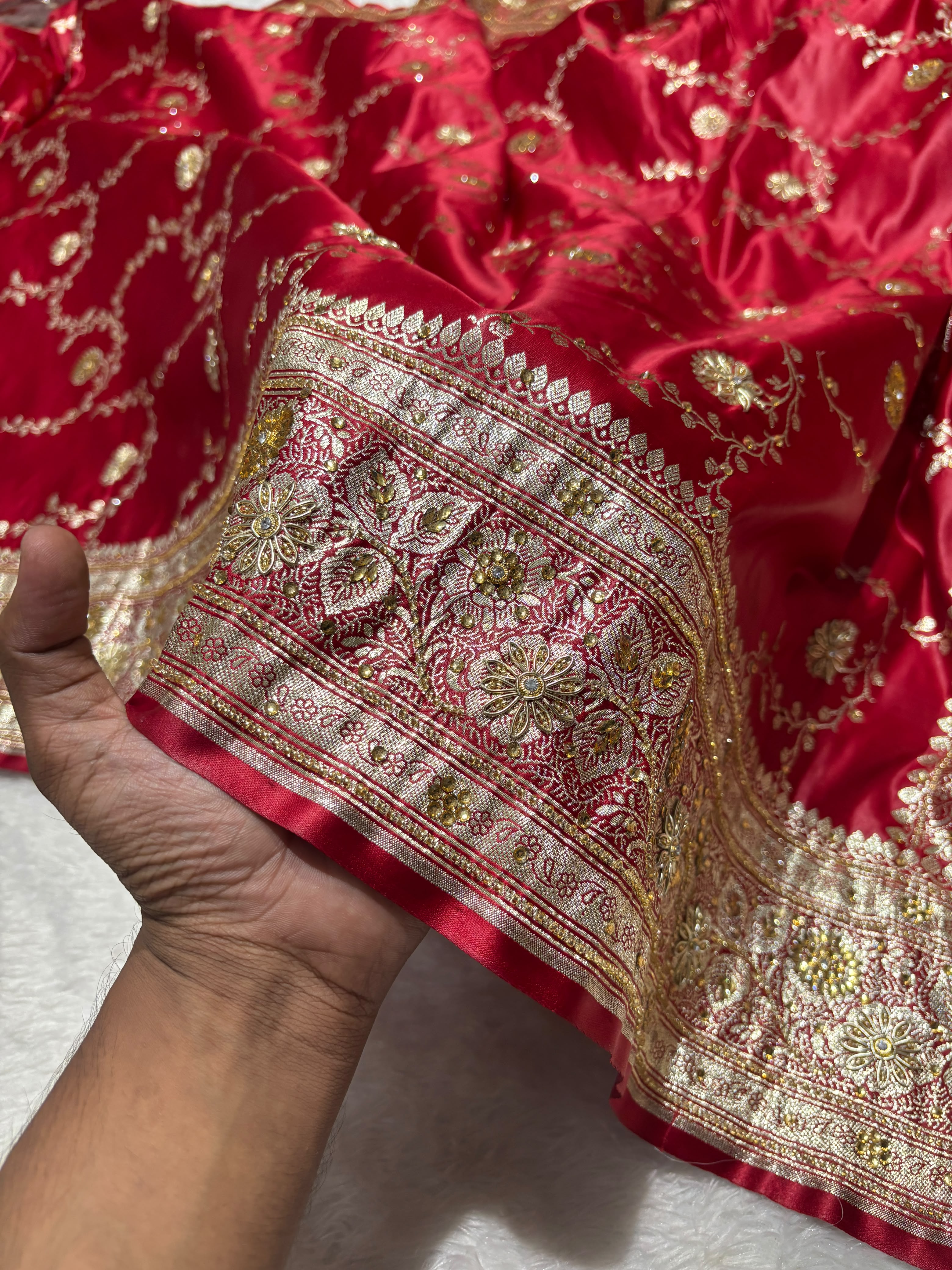 Beautiful Banarasi Handloom Mashru Silk Dardozi Handwork Bridal Wear Saree