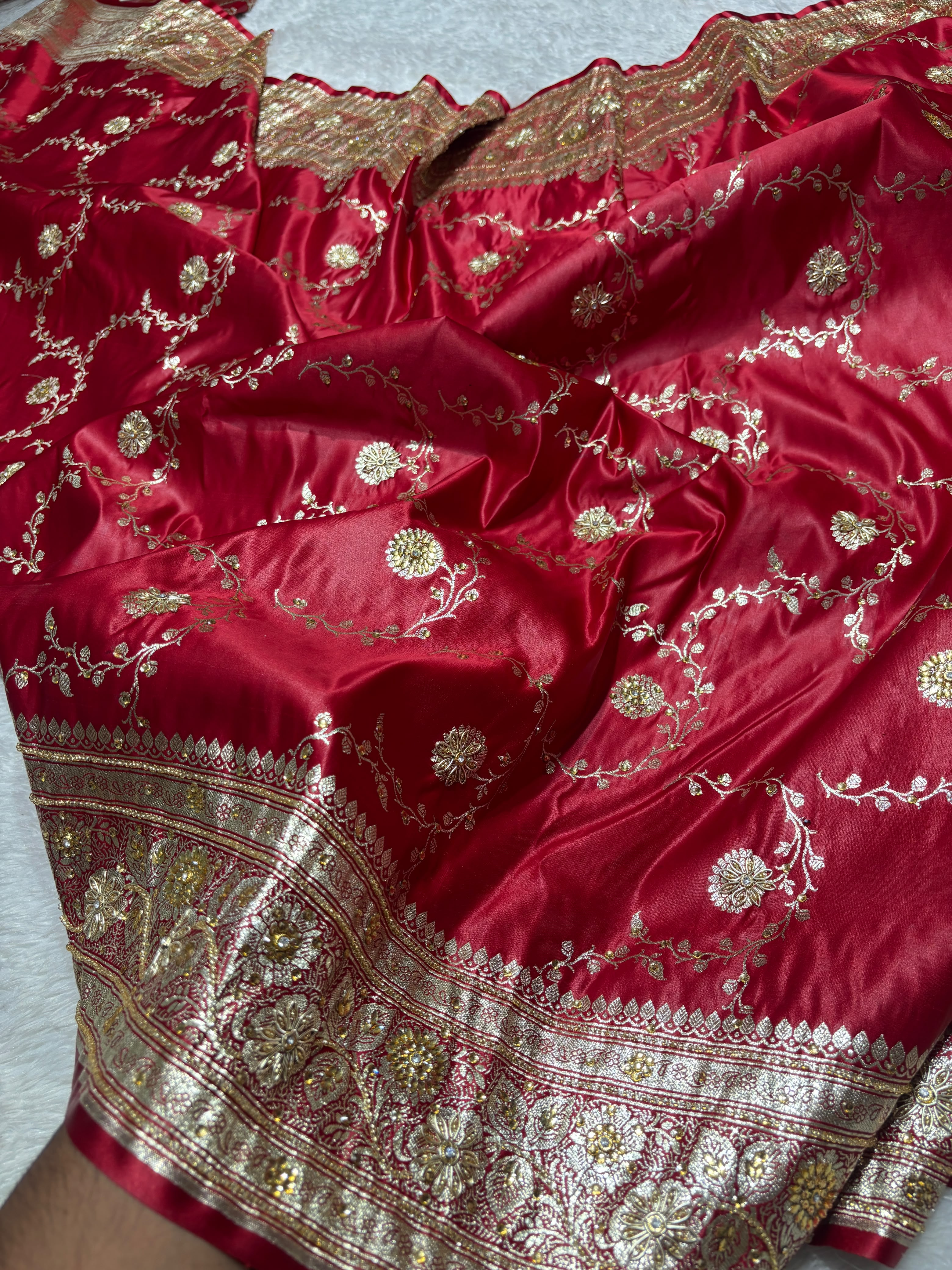Beautiful Banarasi Handloom Mashru Silk Dardozi Handwork Bridal Wear Saree