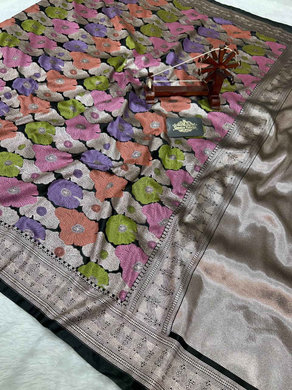 Rangkat Royale – Exquisite Banarasi Handloom Mashru Silk Saree with Artisanal Weaving