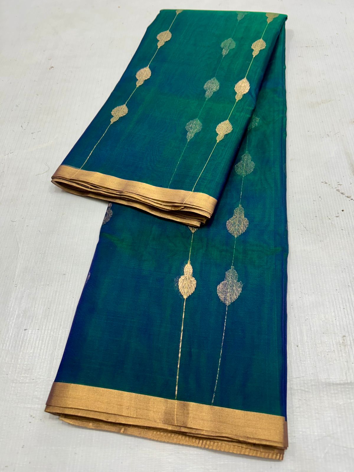 Chanderi Handloom Katan Silk All Over Butte Small Border And Zari Strip Palla Saree