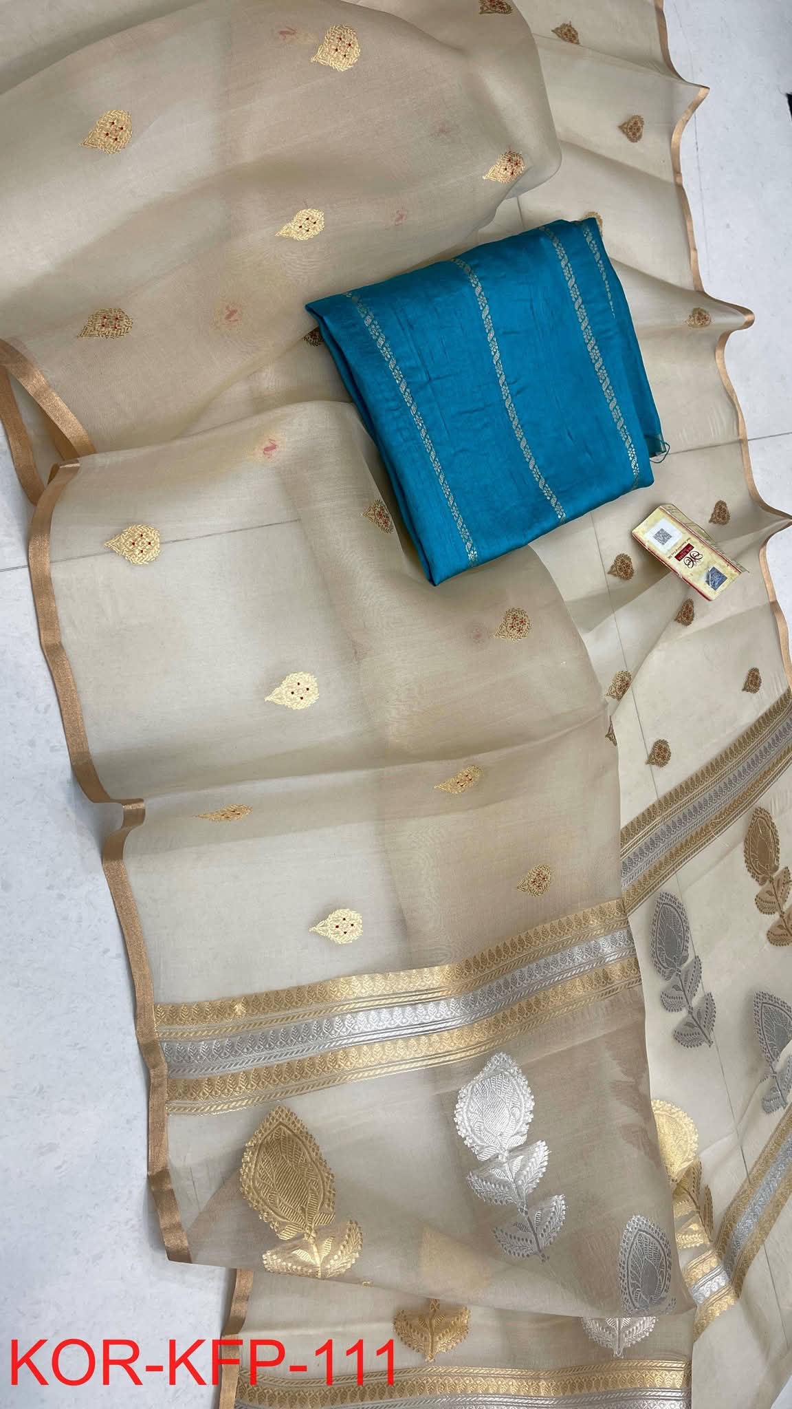 Ethereal Elegance – Banarasi Pure Kora Organza Handloom Silk Saree