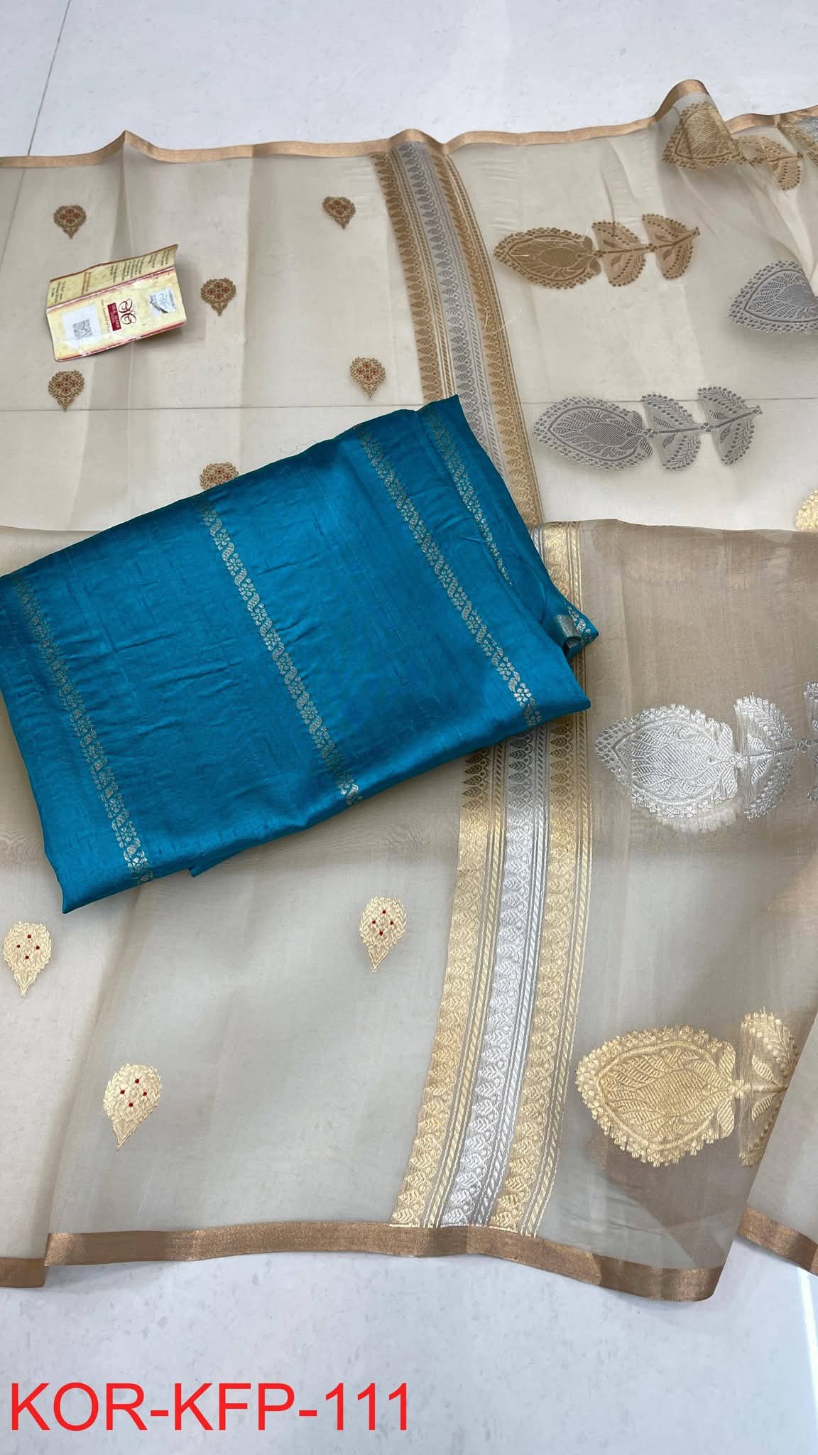 Ethereal Elegance – Banarasi Pure Kora Organza Handloom Silk Saree