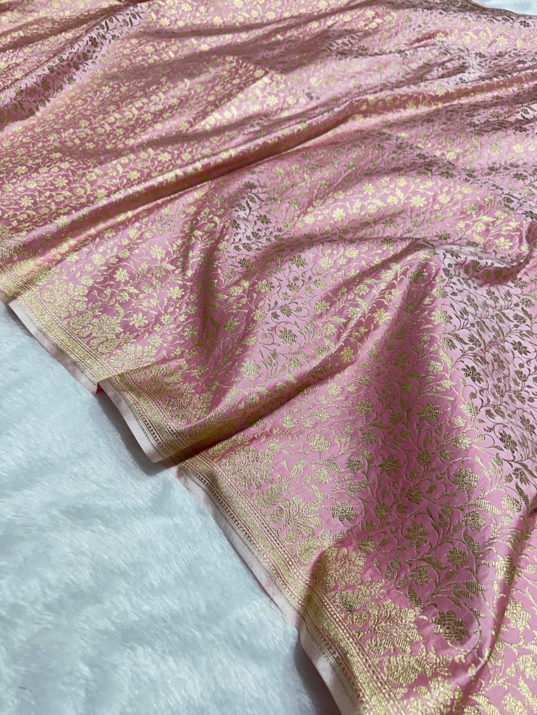 Elegant Banaras Handloom Mashru Katan Silk Saree with Intricate Brocade Design