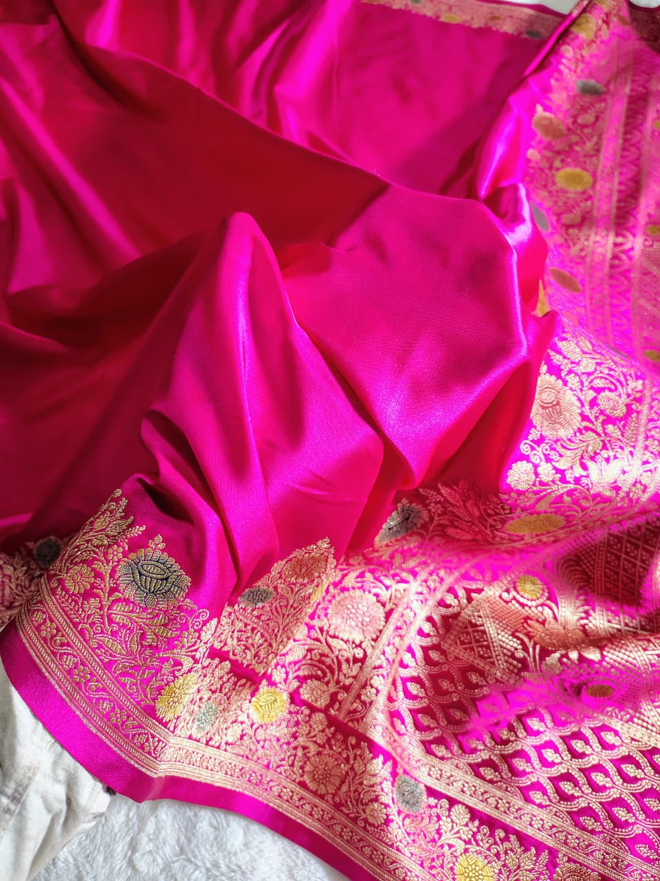 Beautiful Banarasi Meenakari Woven Dyeable Premium Thilfi Work Saree