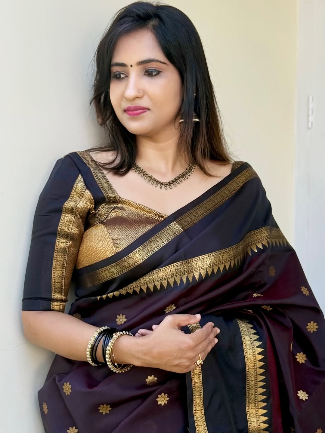 Beautiful Banaras Soft Silk Woven Golden Zari Premium Quality Saree