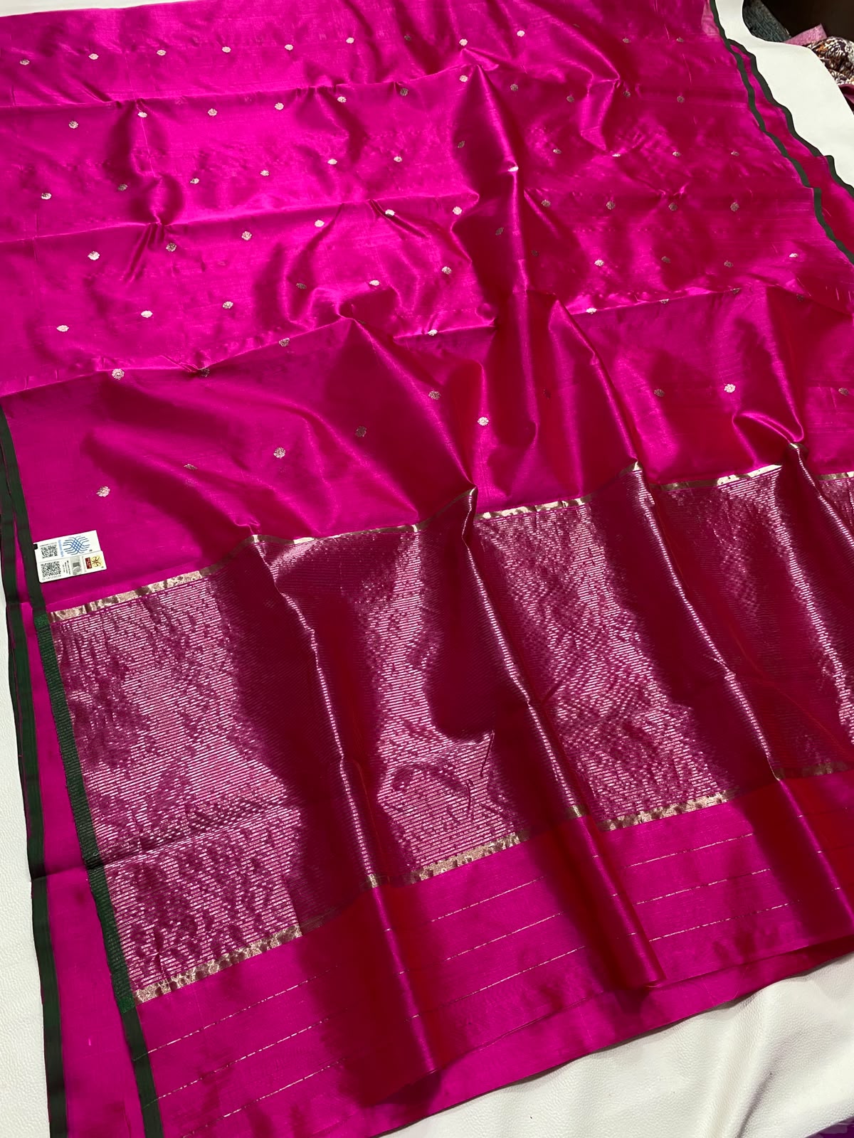 Chanderi Handloom Pattu Silk Saree – All-Over Butta & Zari Striped Pallu