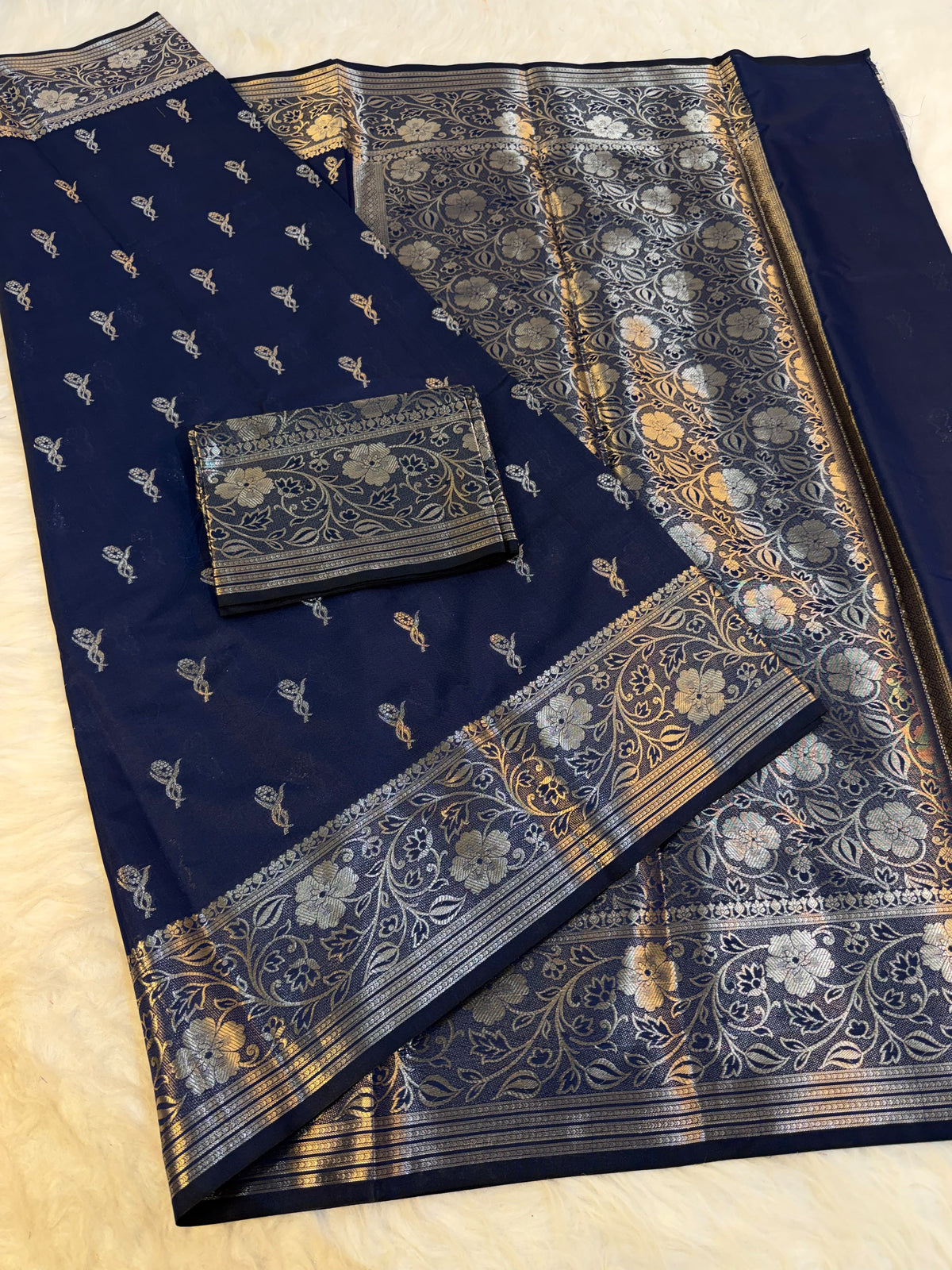 Banarasi Royal Elegance – Luxurious Soft Katan Silk Premium Woven Saree