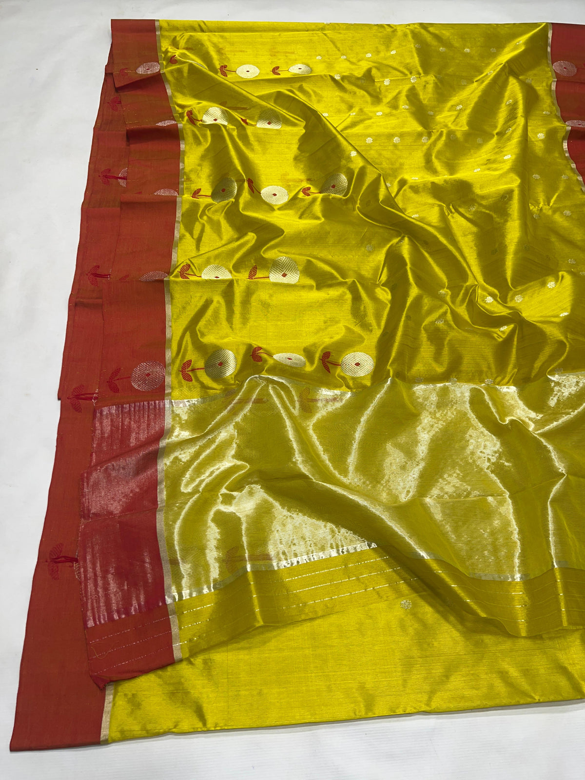 Chanderi Handloom Pattu Silk Saree – Meenakari Butta Border & Zari Striped Pallu
