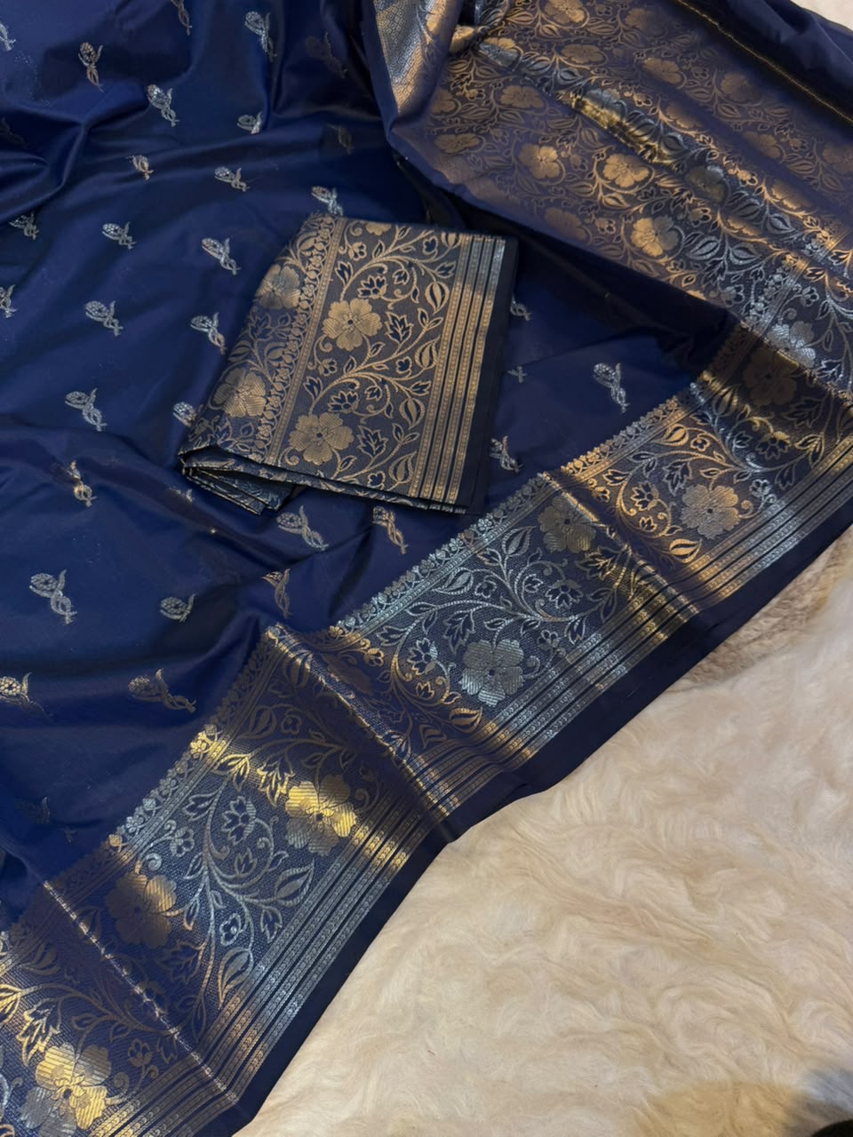Banarasi Royal Elegance – Luxurious Soft Katan Silk Premium Woven Saree