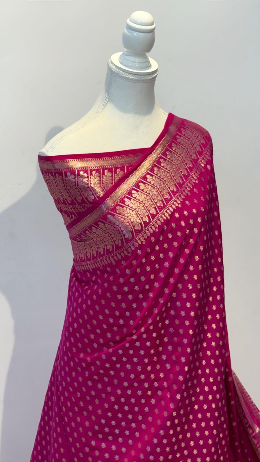 Banarasi Chiniya Katan Silk Saree – Timeless Elegance with Exquisite Booti Weaving