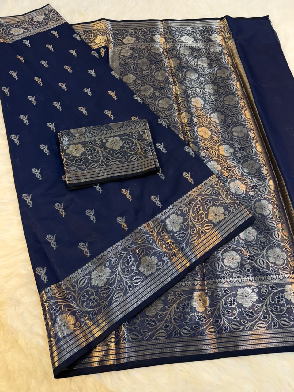 Banarasi Royal Elegance – Luxurious Soft Katan Silk Premium Woven Saree