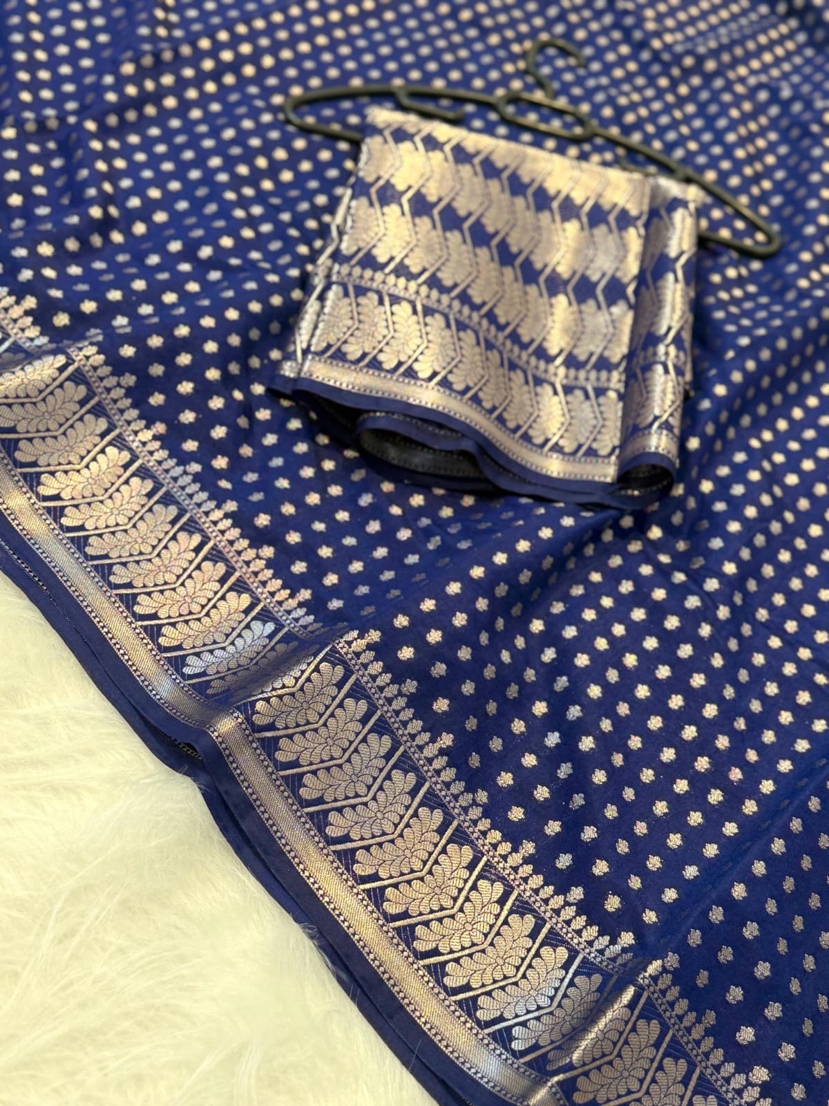 Banarasi Chiniya Katan Silk Saree – Timeless Elegance with Exquisite Booti Weaving