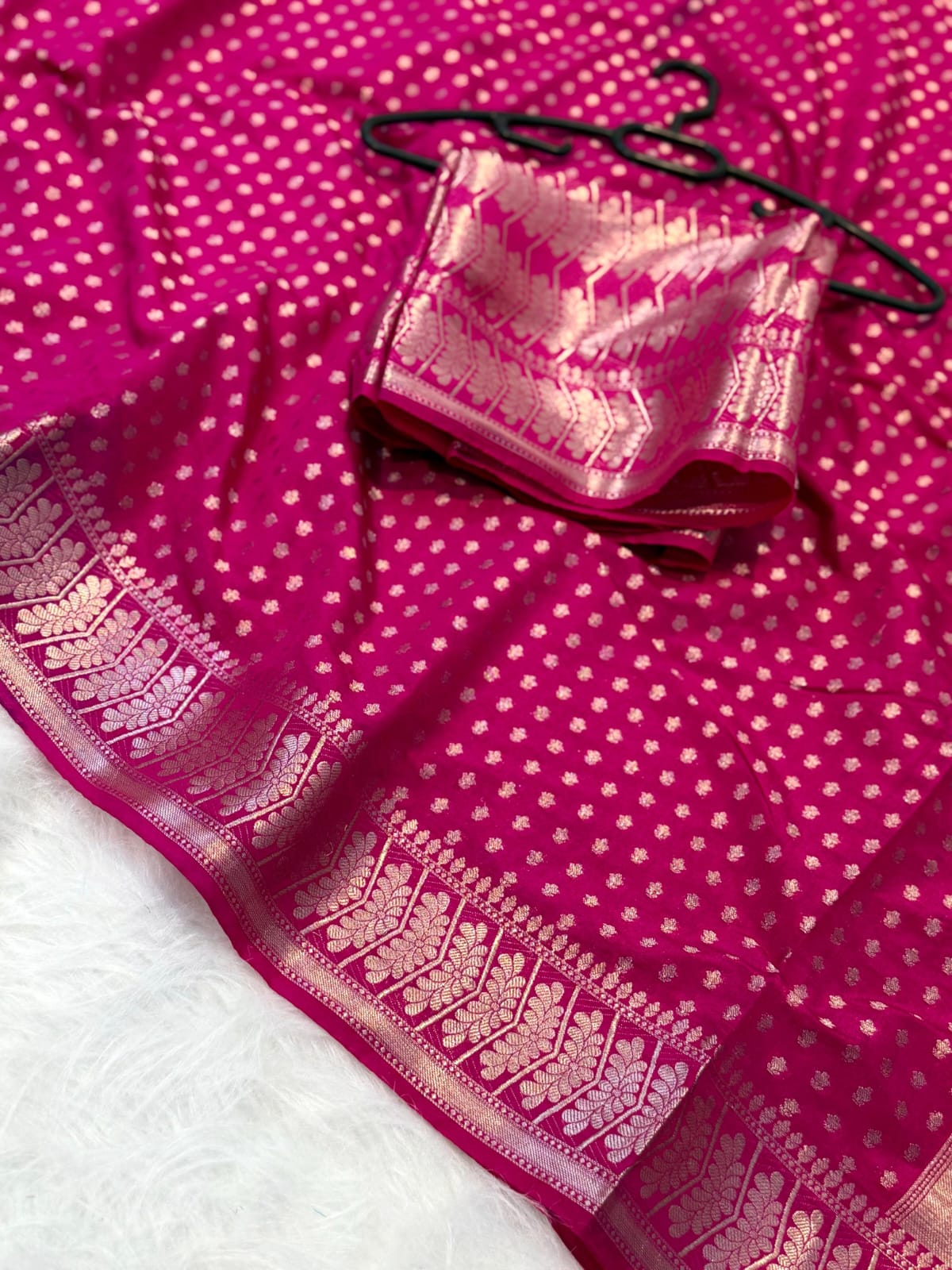 Banarasi Chiniya Katan Silk Saree – Timeless Elegance with Exquisite Booti Weaving